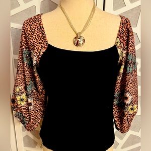 Express Floral Women’s Top Size Medium w/ 3/4” Sleeves Pretty Fall Shirt